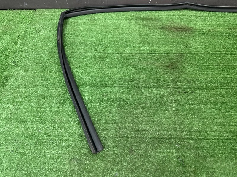 Уплотнитель стекла направляющий Hyundai Creta 2018 GS