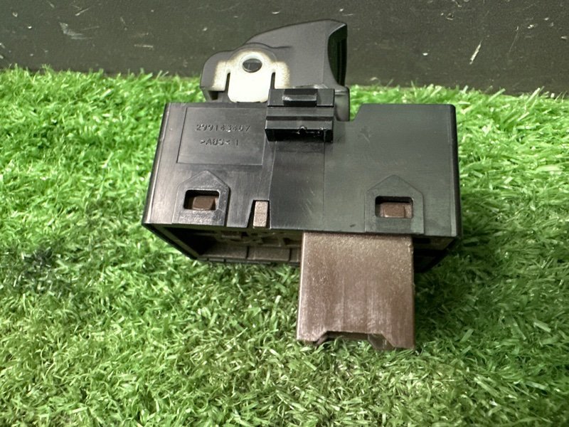 Кнопка стеклоподъемника Hyundai Creta 2018 GS