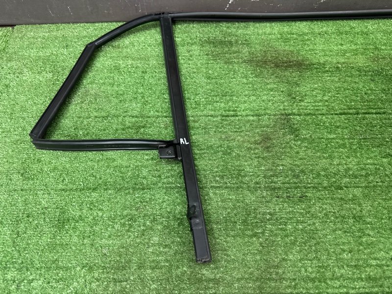 Уплотнитель стекла направляющий Hyundai Creta 2018 GS