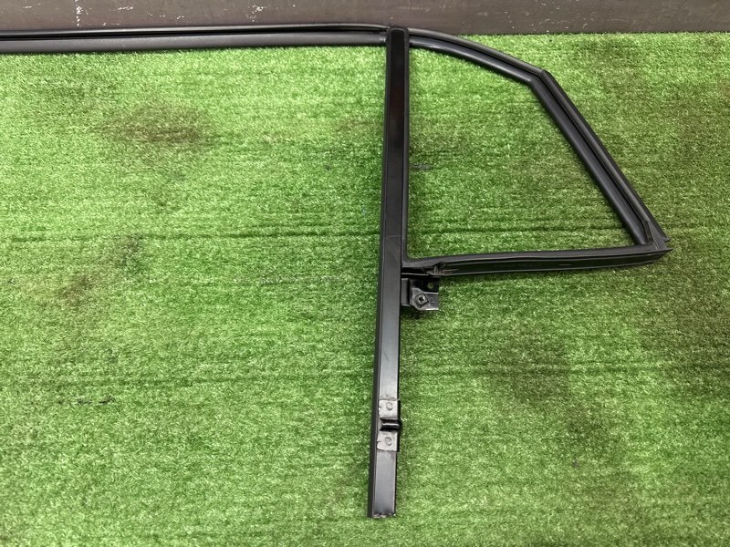 Уплотнитель стекла направляющий Hyundai Creta 2018 GS