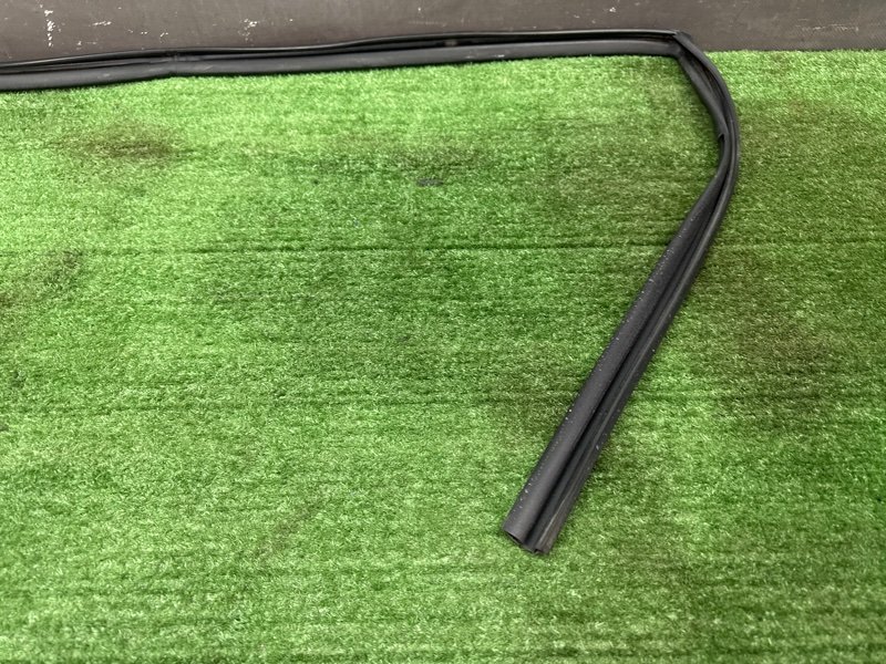 Уплотнитель стекла направляющий Hyundai Creta 2018 GS