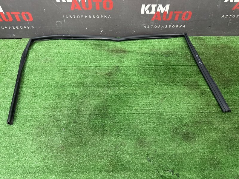 Уплотнитель стекла направляющий Hyundai Creta 2018 GS