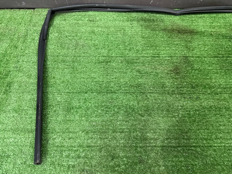 Уплотнитель стекла направляющий Hyundai Creta 2018 GS