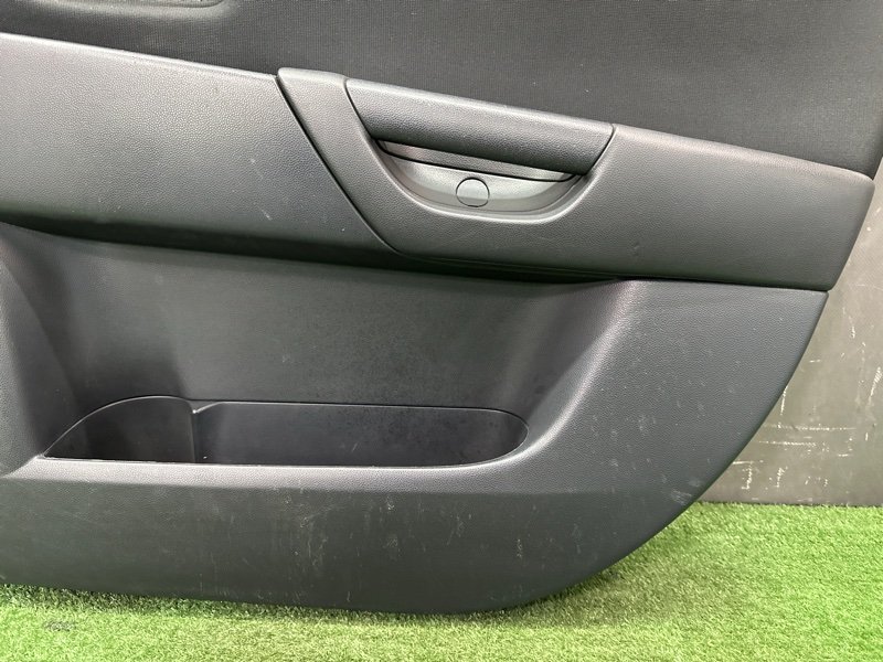 Обшивка двери Mazda 3 BK