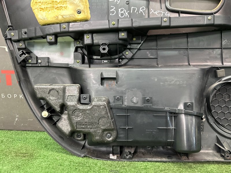 Обшивка двери Mazda 3 BK