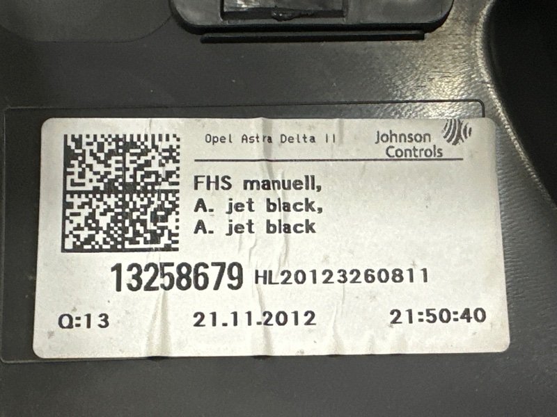 Обшивка двери Opel Astra 2012 J