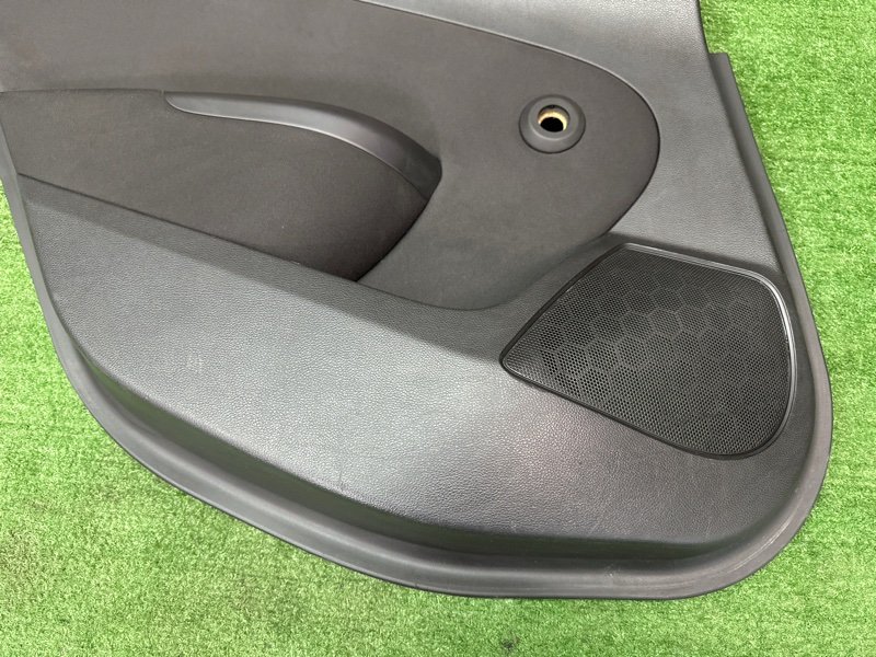 Обшивка двери Opel Astra 2012 J