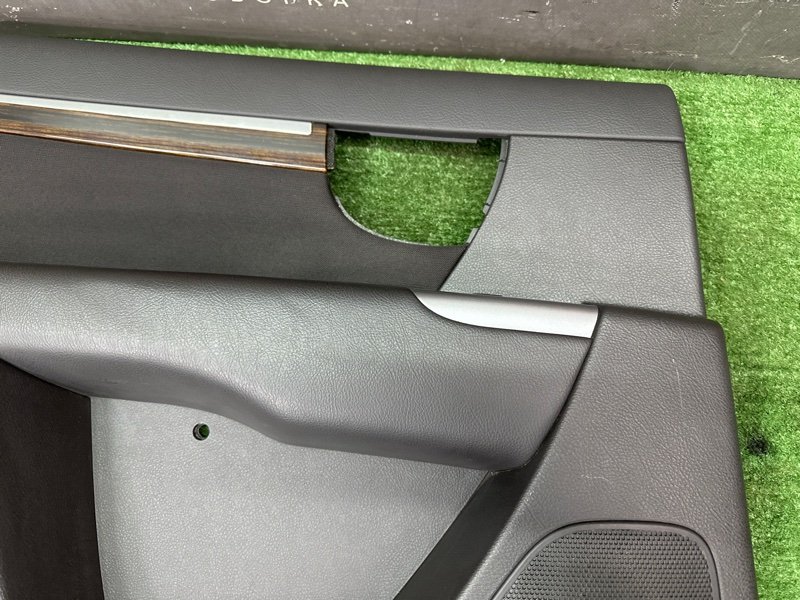 Обшивка двери Hyundai SantaFe 2011 CM