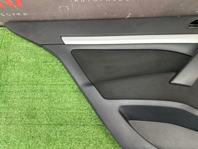 Обшивка двери Skoda Octavia A5