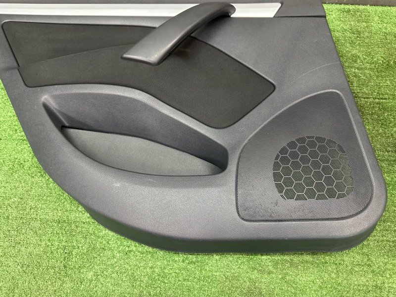 Обшивка двери Skoda Octavia A5