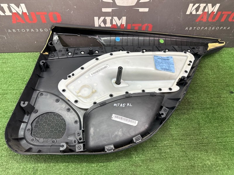 Обшивка двери Skoda Octavia A5