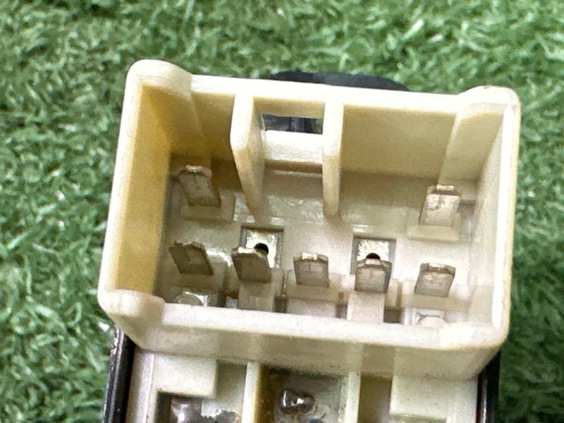 Кнопка стеклоподъемника Hyundai Sonata EF