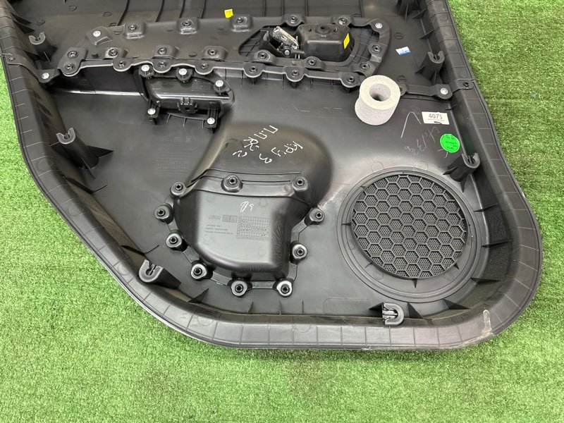 Обшивка двери Chevrolet Cruze J300