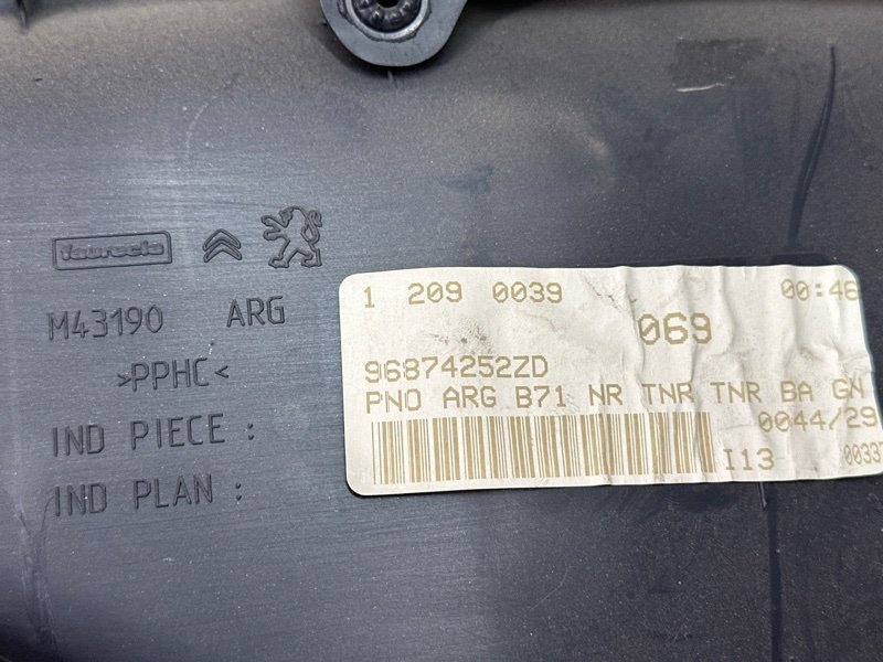 Обшивка двери Citroen C 4