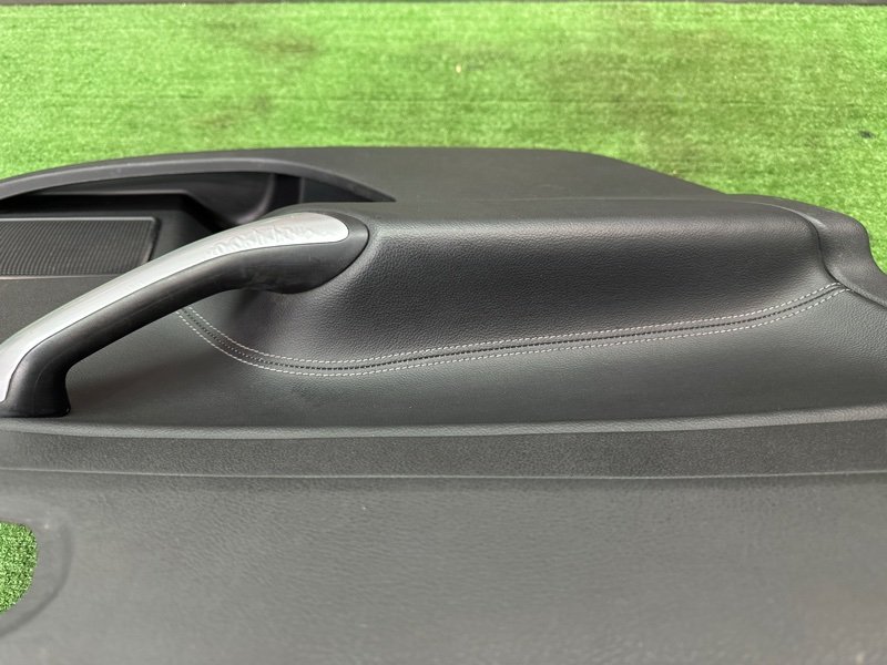 Обшивка двери Ford Mondeo 4