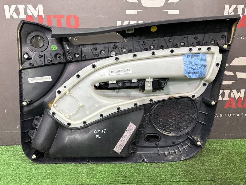 Обшивка двери Skoda Octavia A5