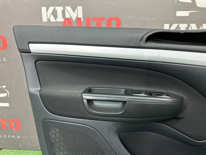Обшивка двери Skoda Octavia A5
