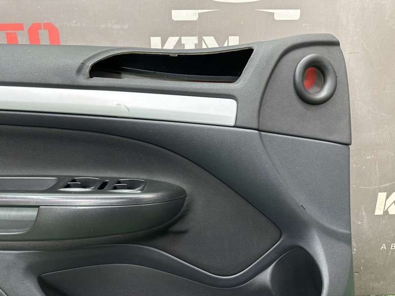 Обшивка двери Skoda Octavia A5