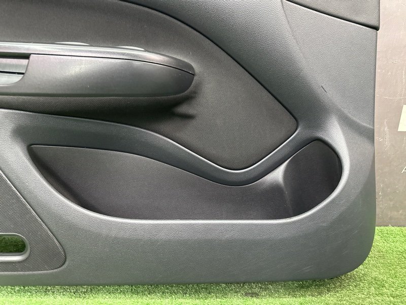 Обшивка двери Skoda Octavia A5