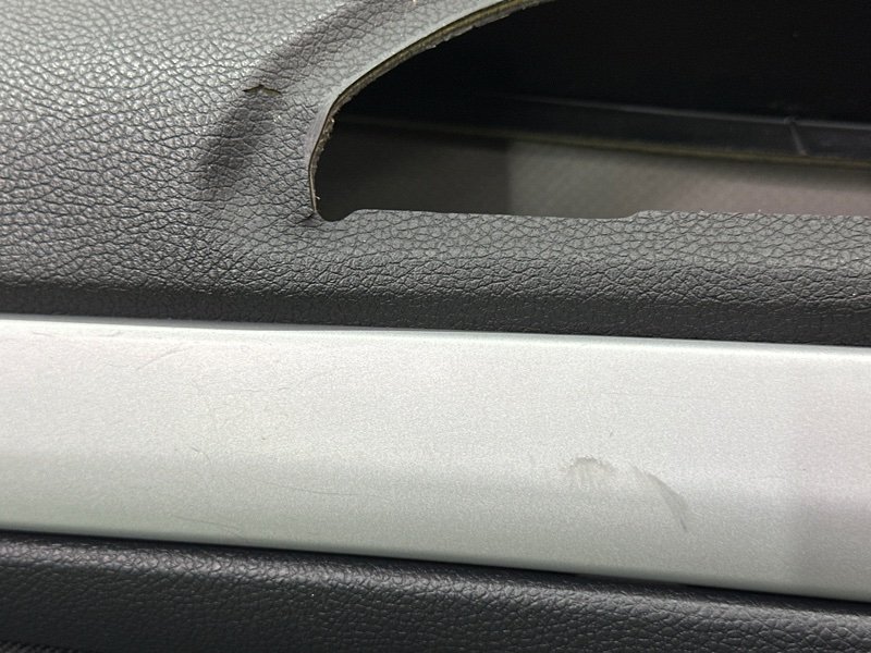 Обшивка двери Skoda Octavia A5