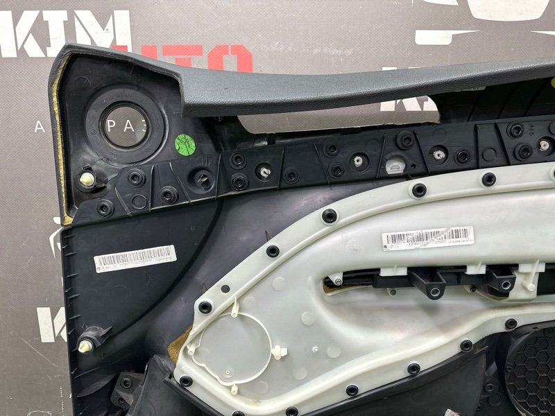 Обшивка двери Skoda Octavia A5