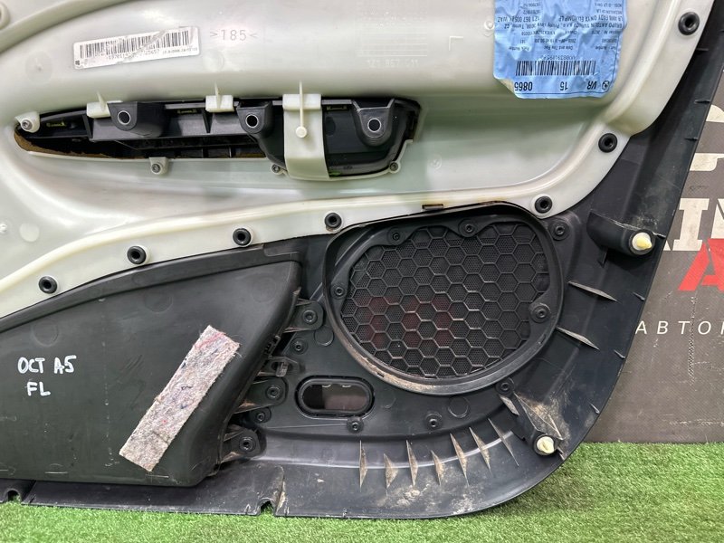 Обшивка двери Skoda Octavia A5