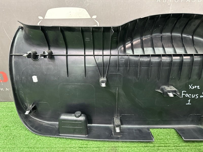 Обшивка крышки багажника Ford Focus 2 HB