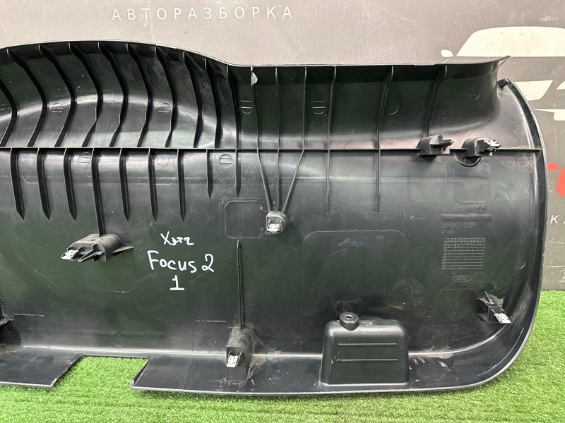 Обшивка крышки багажника Ford Focus 2 HB