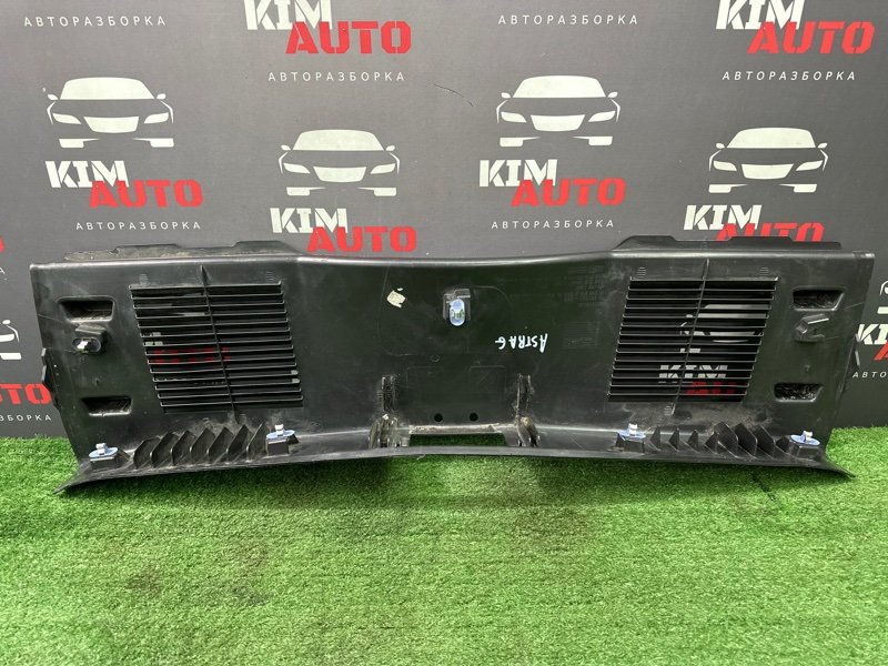 Накладка задней панели Opel Astra J