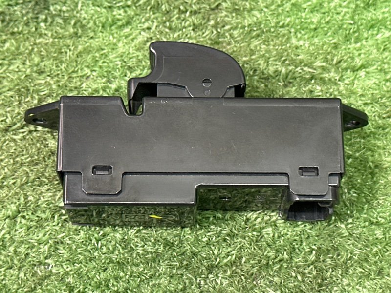 Кнопка стеклоподъемника Mitsubishi Outlander XL