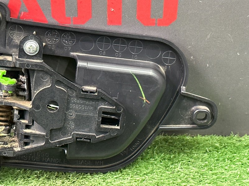 Ручка двери внутренняя Mitsubishi Outlander XL