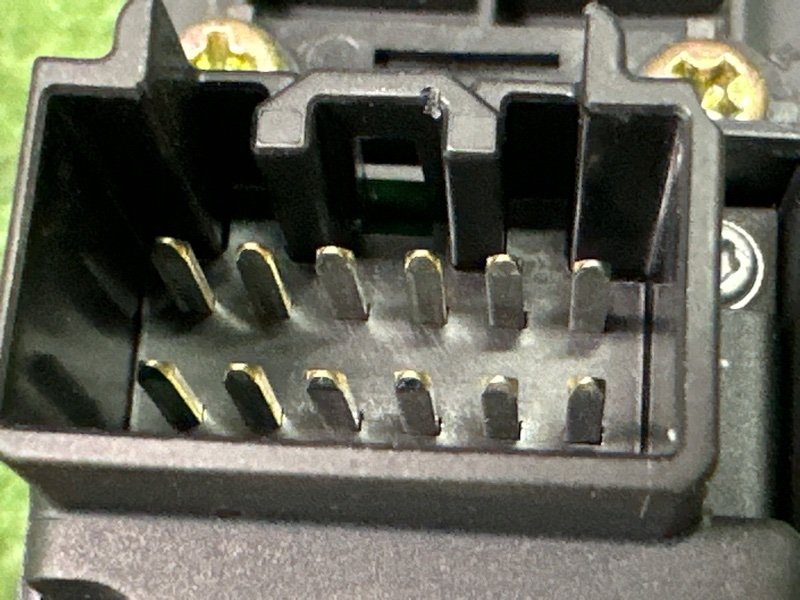 Кнопка стеклоподъемника Mazda 3 BK