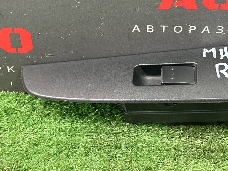 Кнопка стеклоподъемника Mazda 3 BK