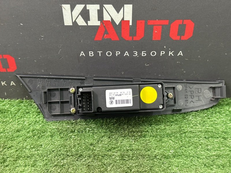 Кнопка стеклоподъемника Mazda 3 BK