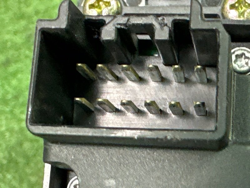 Кнопка стеклоподъемника Mazda 3 BK