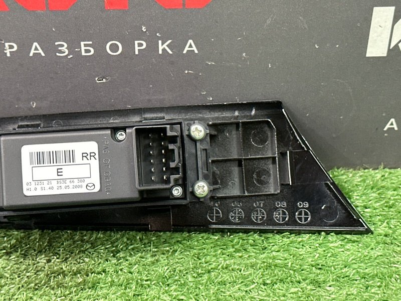 Кнопка стеклоподъемника Mazda 3 BK