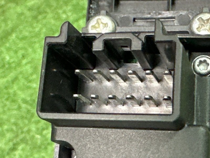 Кнопка стеклоподъемника Mazda 3 BK