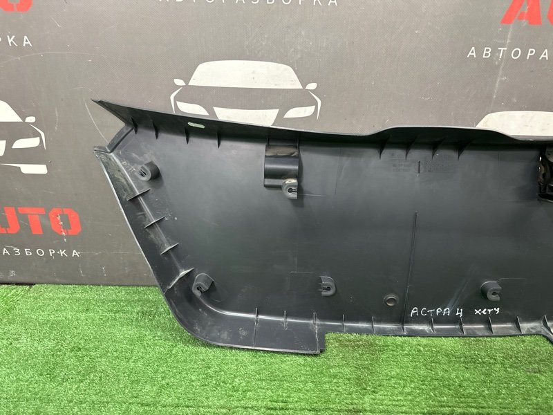 Обшивка крышки багажника Opel Astra H