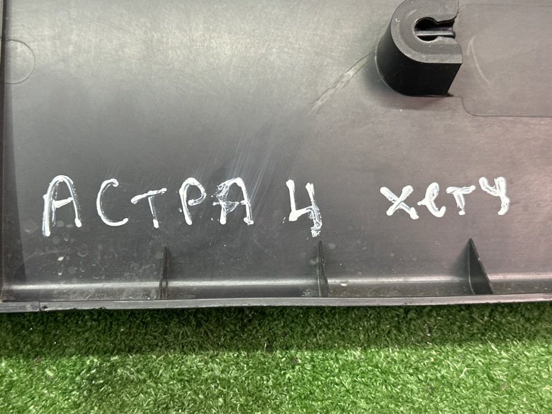 Обшивка крышки багажника Opel Astra H