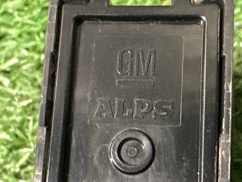 Кнопка стеклоподъемника Opel Astra H