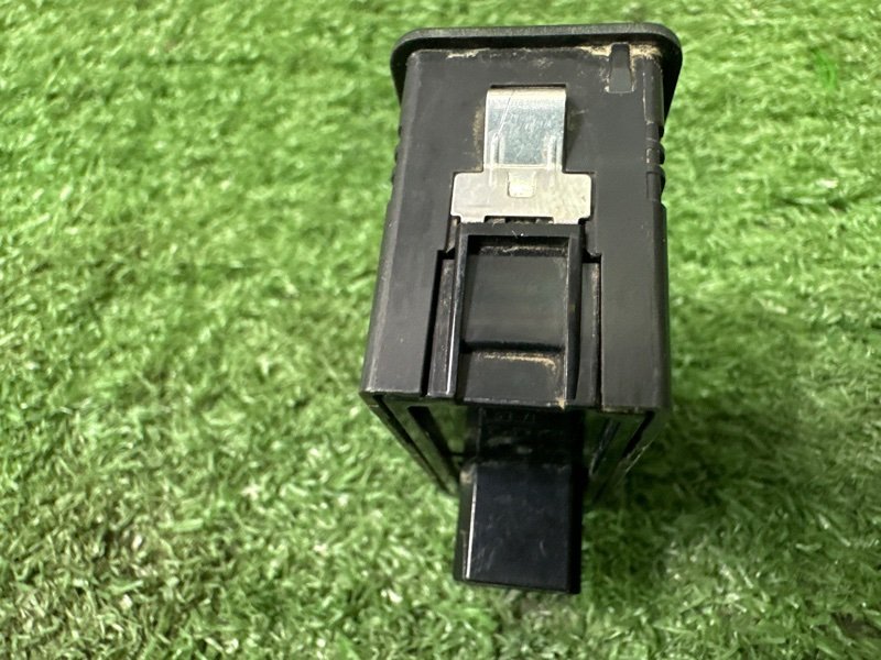 Кнопка стеклоподъемника Opel Astra H