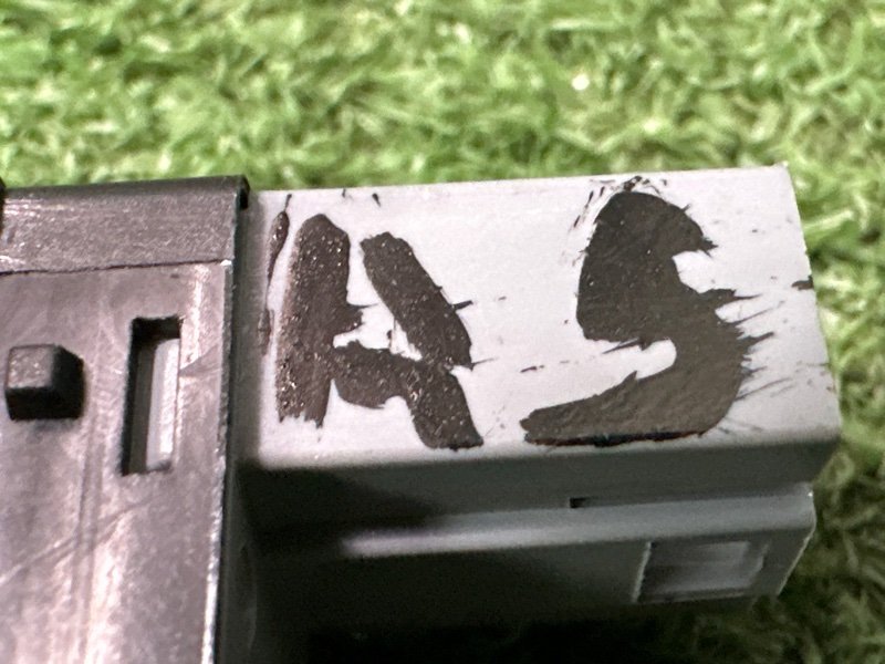 Кнопка стеклоподъемника Skoda Octavia A5