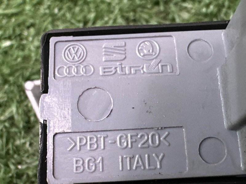 Кнопка стеклоподъемника Skoda Octavia A5