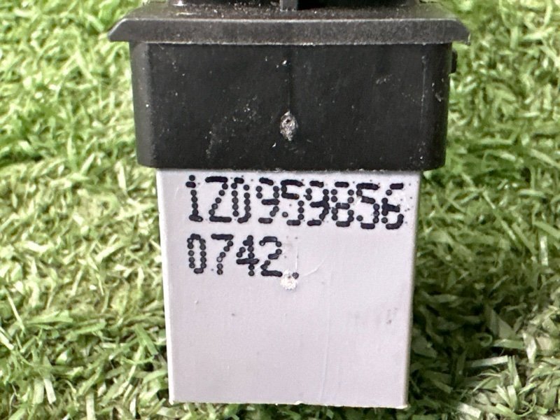 Кнопка стеклоподъемника Skoda Octavia A5