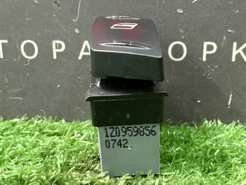 Кнопка стеклоподъемника Skoda Octavia A5