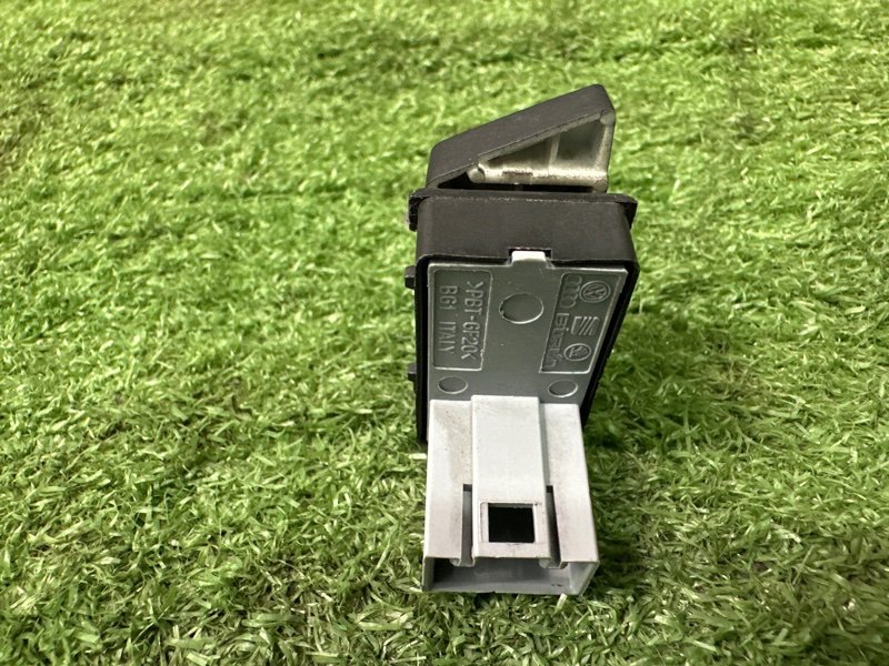 Кнопка стеклоподъемника Skoda Octavia A5