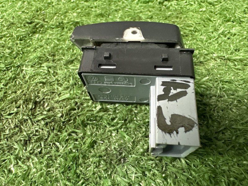 Кнопка стеклоподъемника Skoda Octavia A5