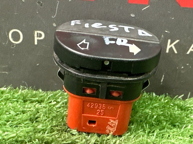 Кнопка стеклоподъемника Ford Fiesta