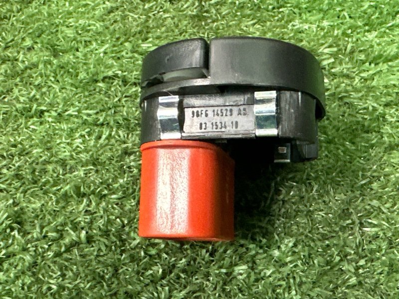 Кнопка стеклоподъемника Ford Fiesta