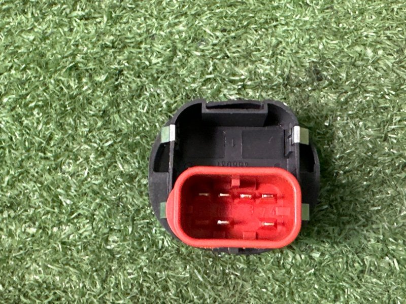 Кнопка стеклоподъемника Ford Fiesta